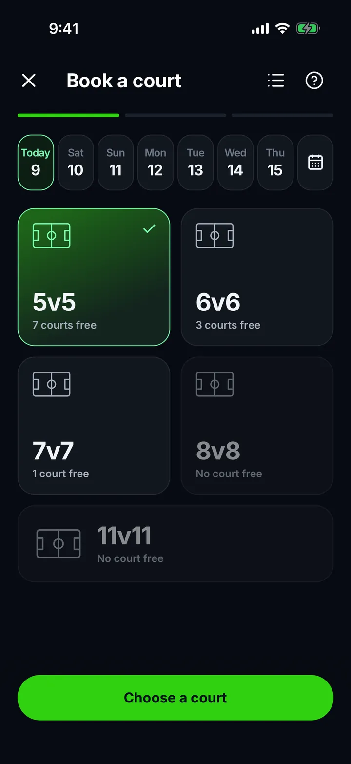 Choosing a day and a format in Book a court: 5v5, 6v6, 7v7, 8v8 or 11v11